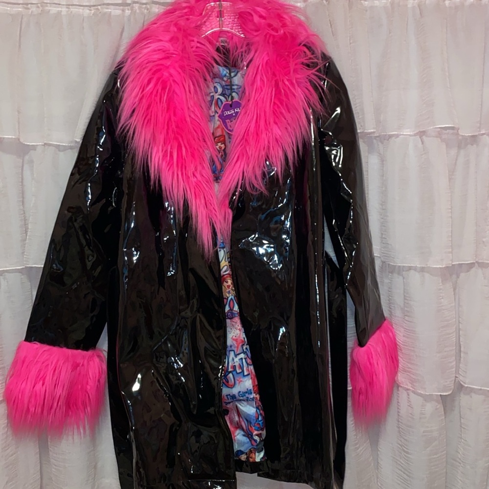 Dolls Kill Bratz Diva Life Patent Faux Fur Coat NWT - Picture 4 of 5